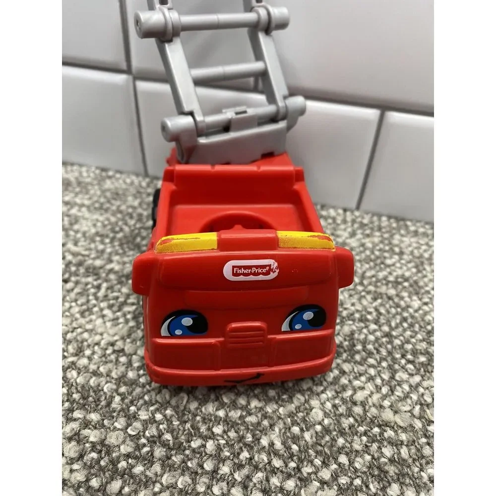 Fisher Price‎ Little People Fire Truck Plus Person Nice Set Preschool Early Fun